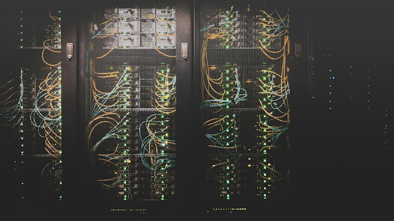 Szafy serwerowe RACK, kable sieciowe i teletechnika