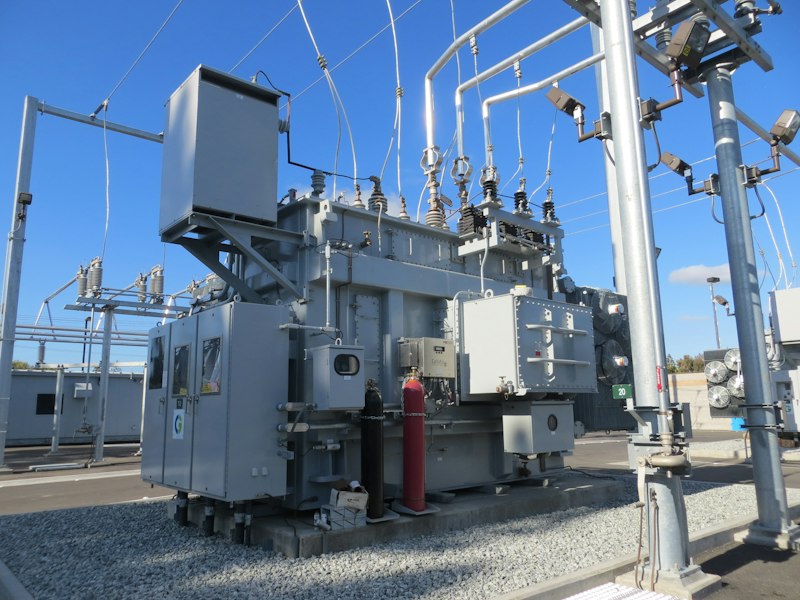 Stacja transformatorowa SN/nn, słupy energetyczne i przyłącza OSD